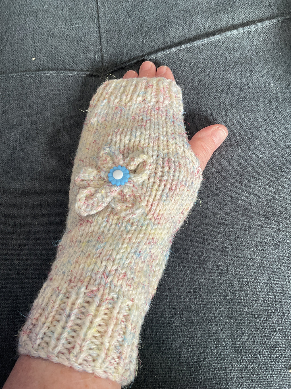 Child's beret and fingerless arm warmer