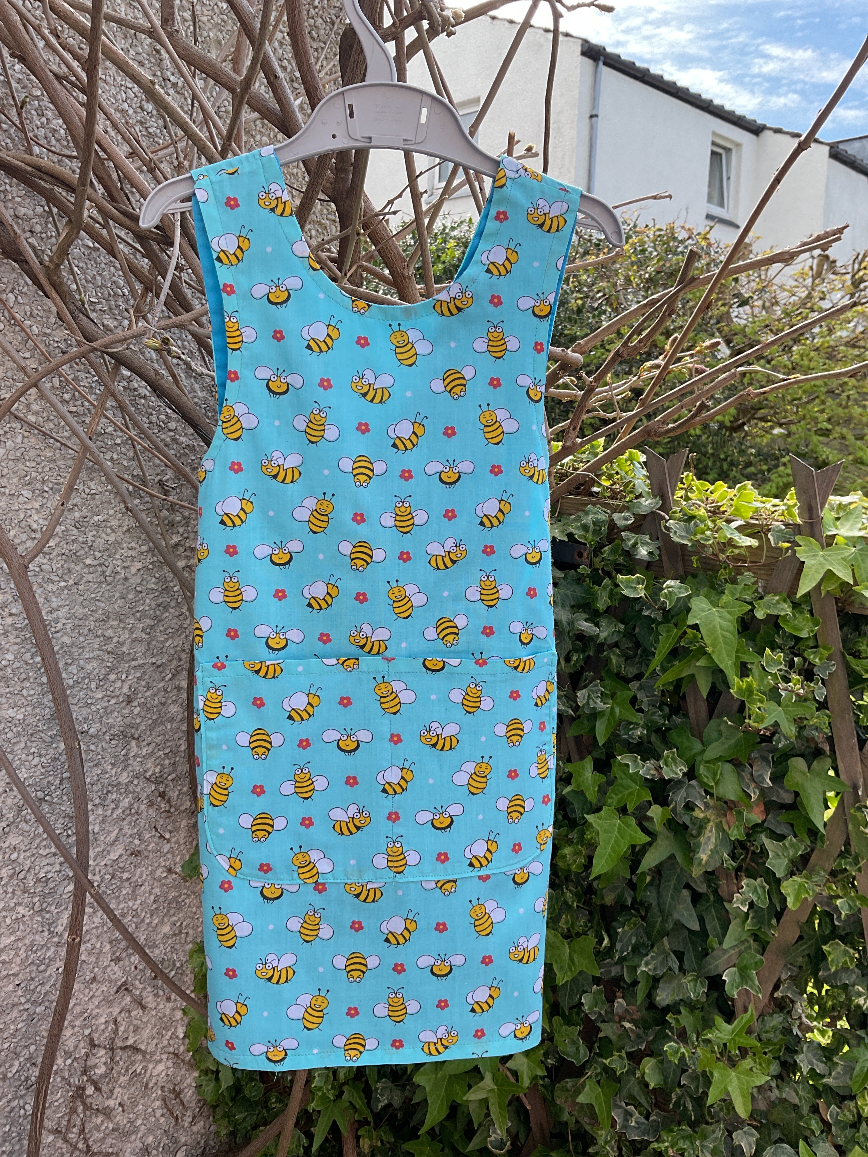 Child's Cross Back Apron (Bee Print)
