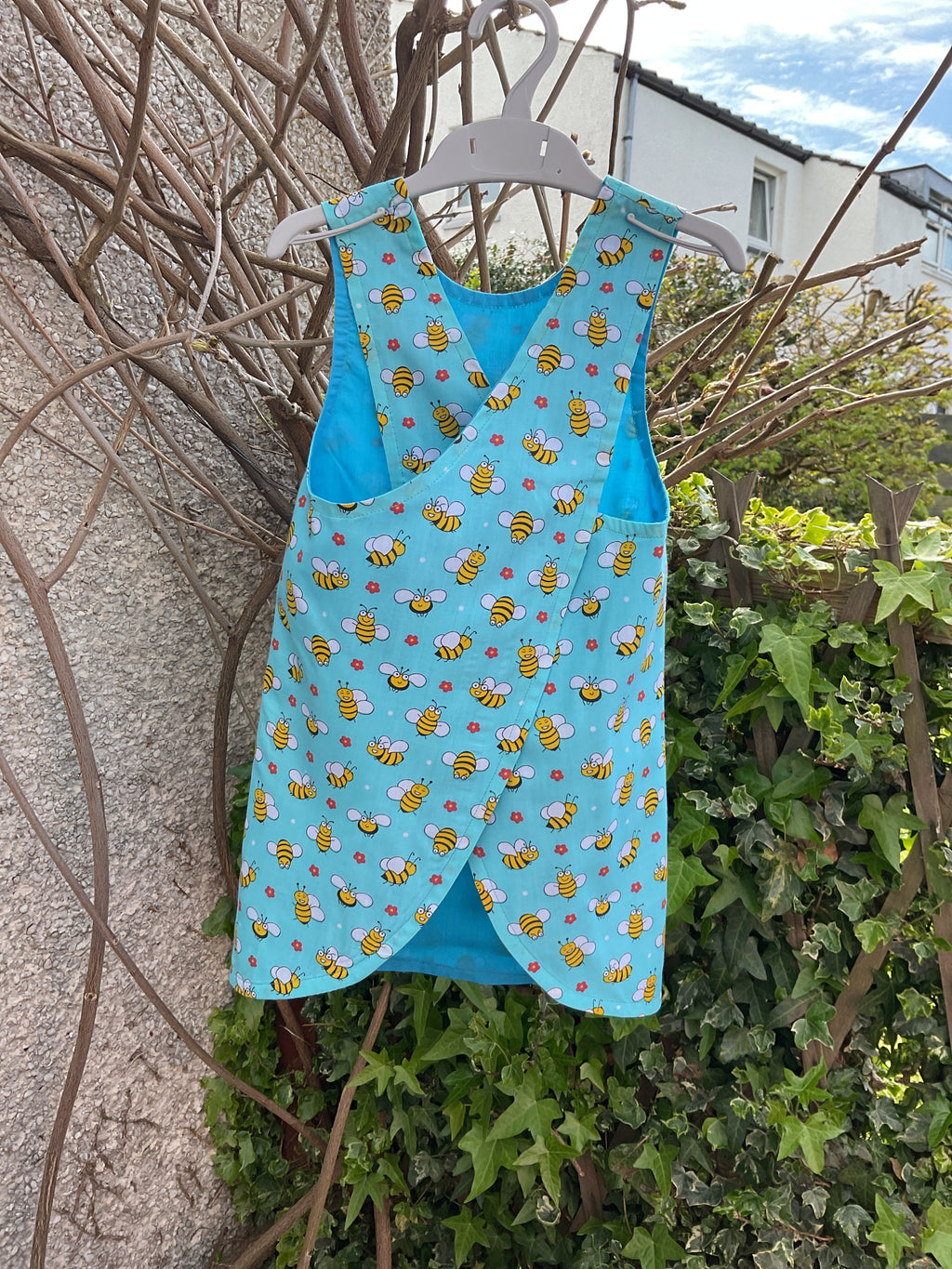 Child's Cross Back Apron (Bee Print)