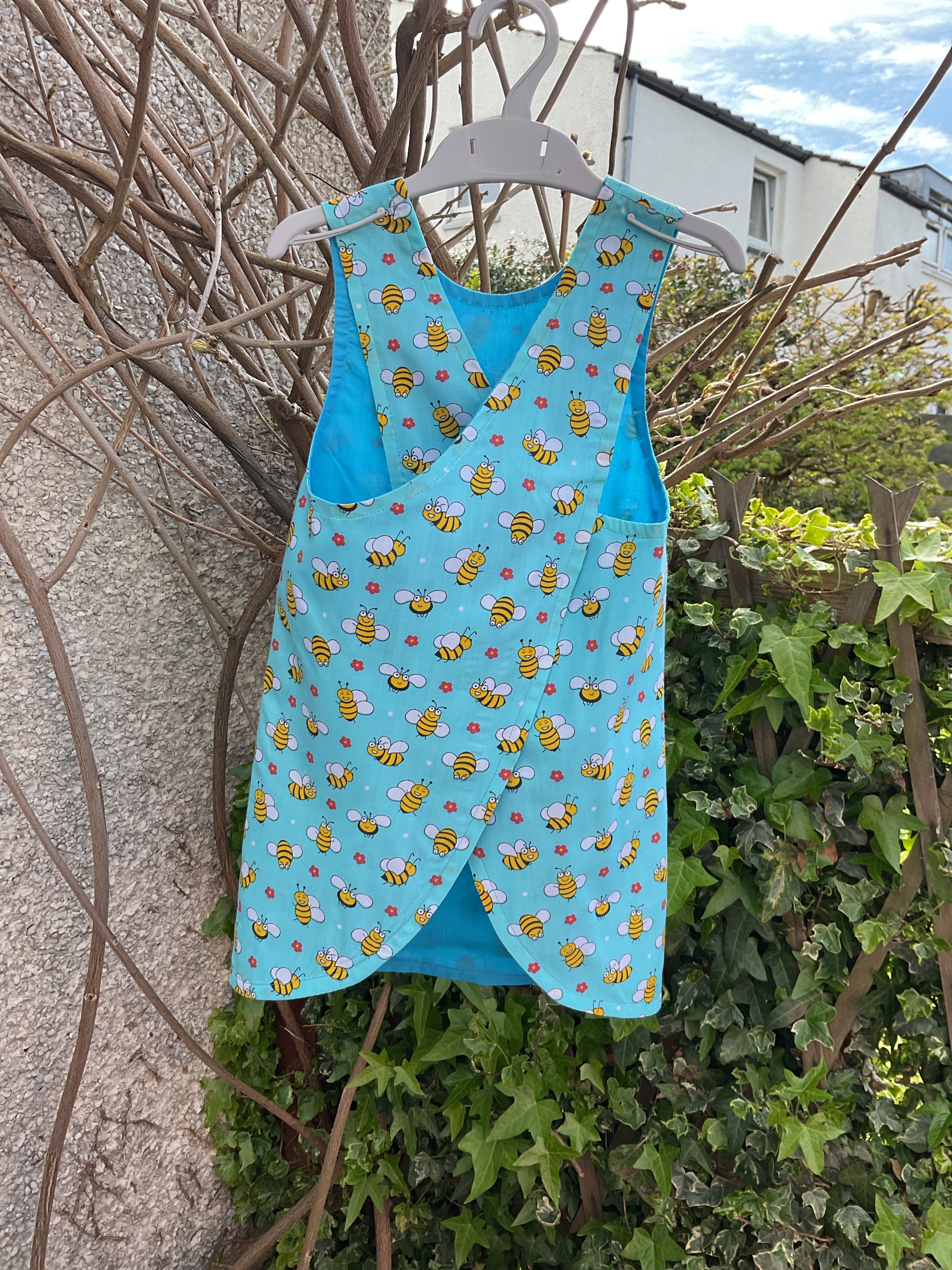 Child's Cross Back Apron (Bee Print)